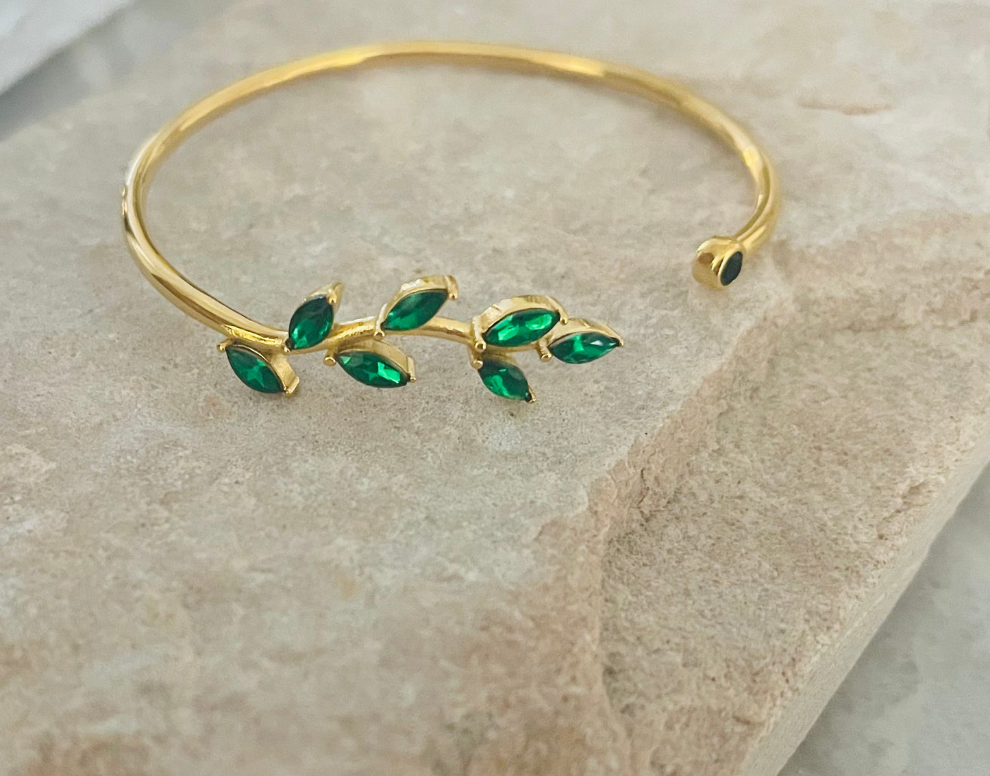 Leaves shape cubic zirconia bangle