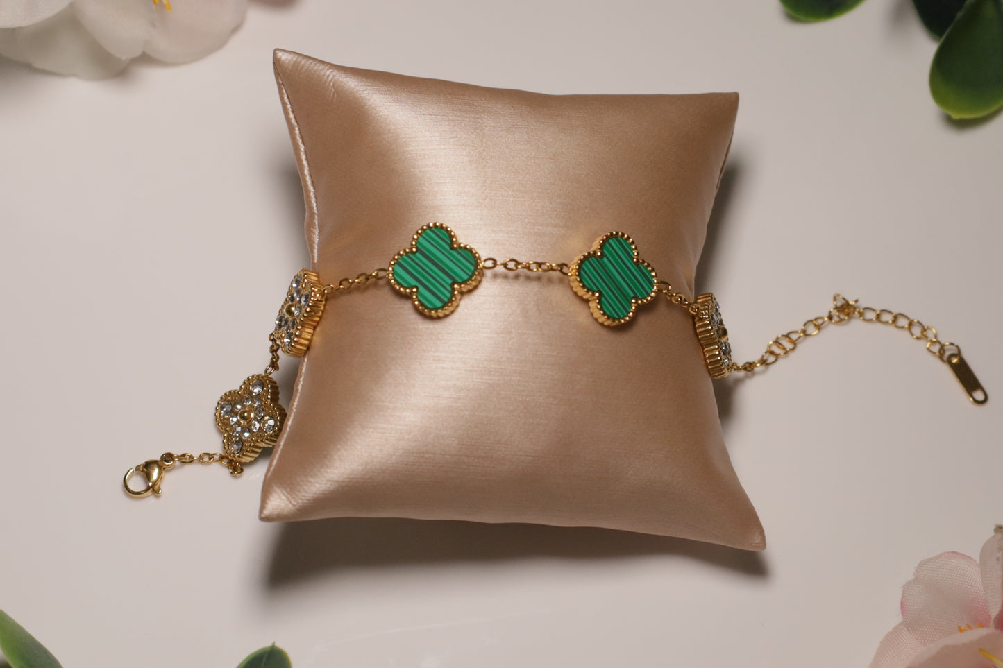 Beautiful Fashionable Clover bracelets with 6 different colours